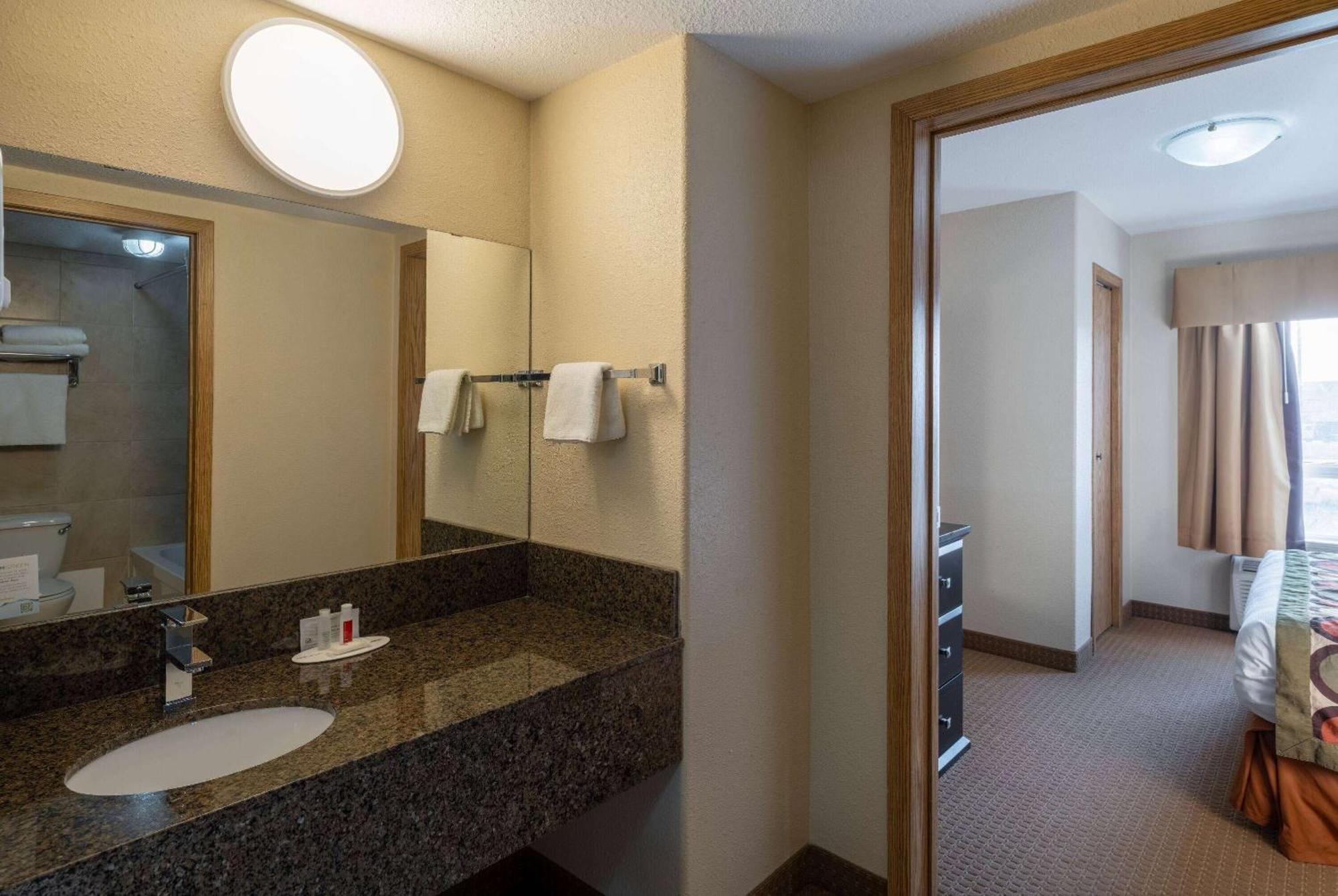 Super 8 By Wyndham Edmonton International Airport Hotel Leduc Kültér fotó